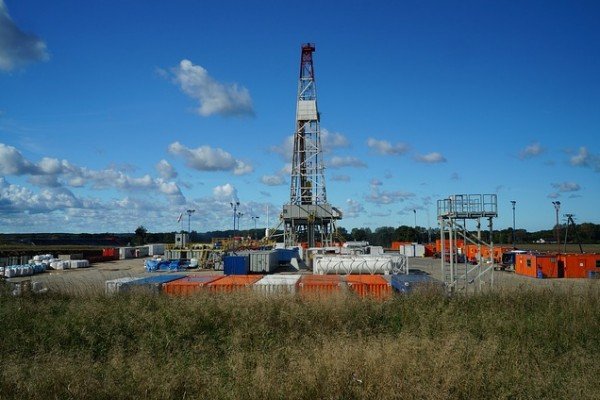 gas-863195_640